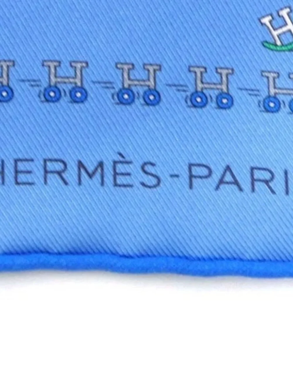 Auth HERMES Petit Carre Scarf Blue/White/Gray/Green Silk - e61868a - Picture 4 of 7